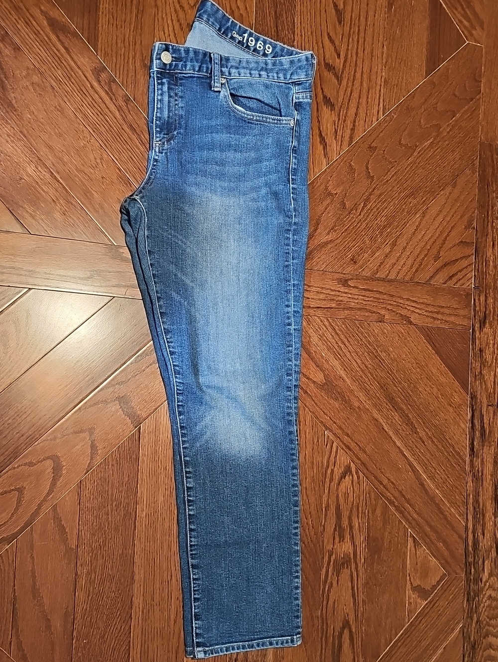 GAP 1969 Real Straight-Leg Women's Jeans - Medium Blue Wash- 32 SHORT